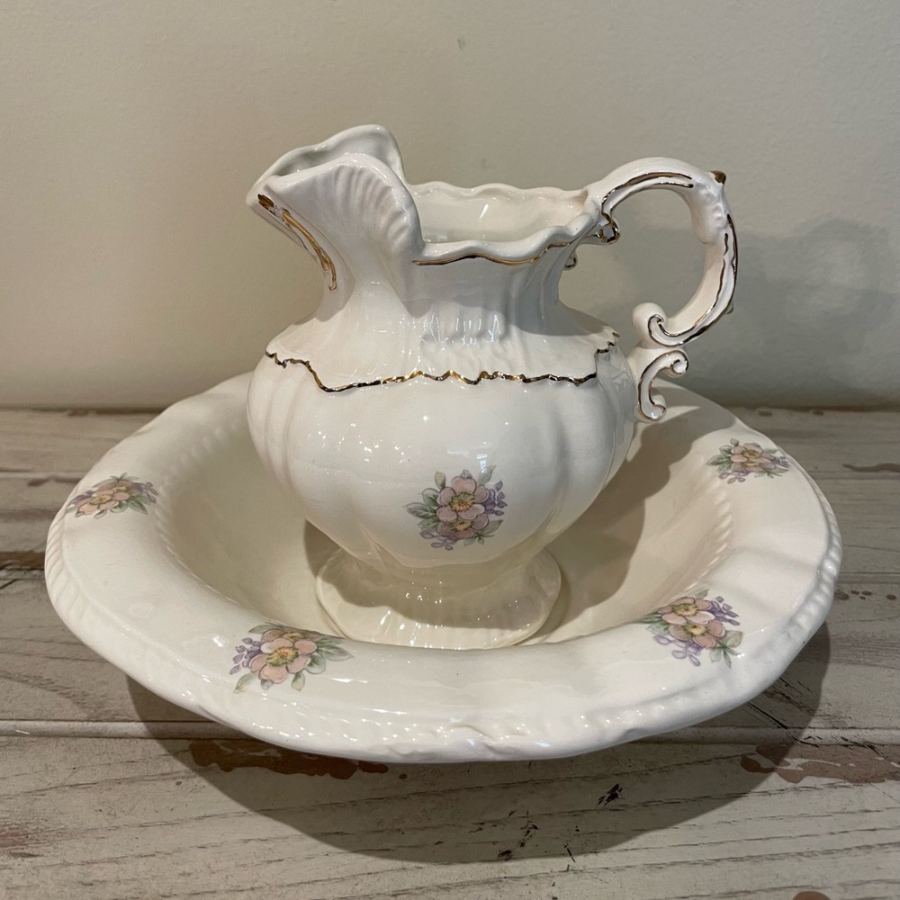 Vintage 1975 Arnels Matching Pitcher And Bowl Basin